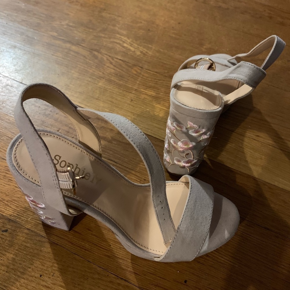 Heels - Picture 2 of 2